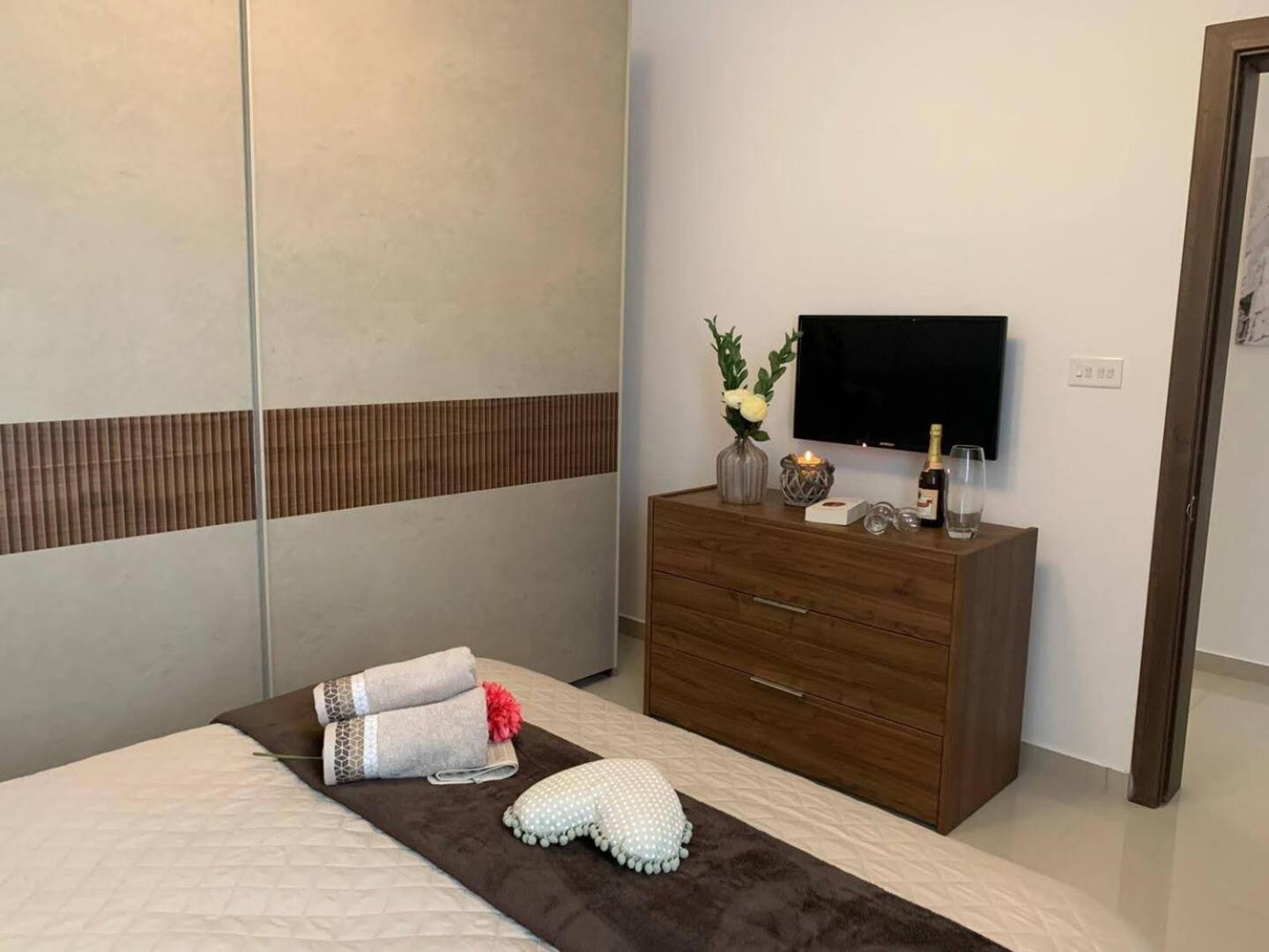 Fl 1 Ta'Lonza Luxury With Hot Tub By Homely Mellieħa Екстериор снимка