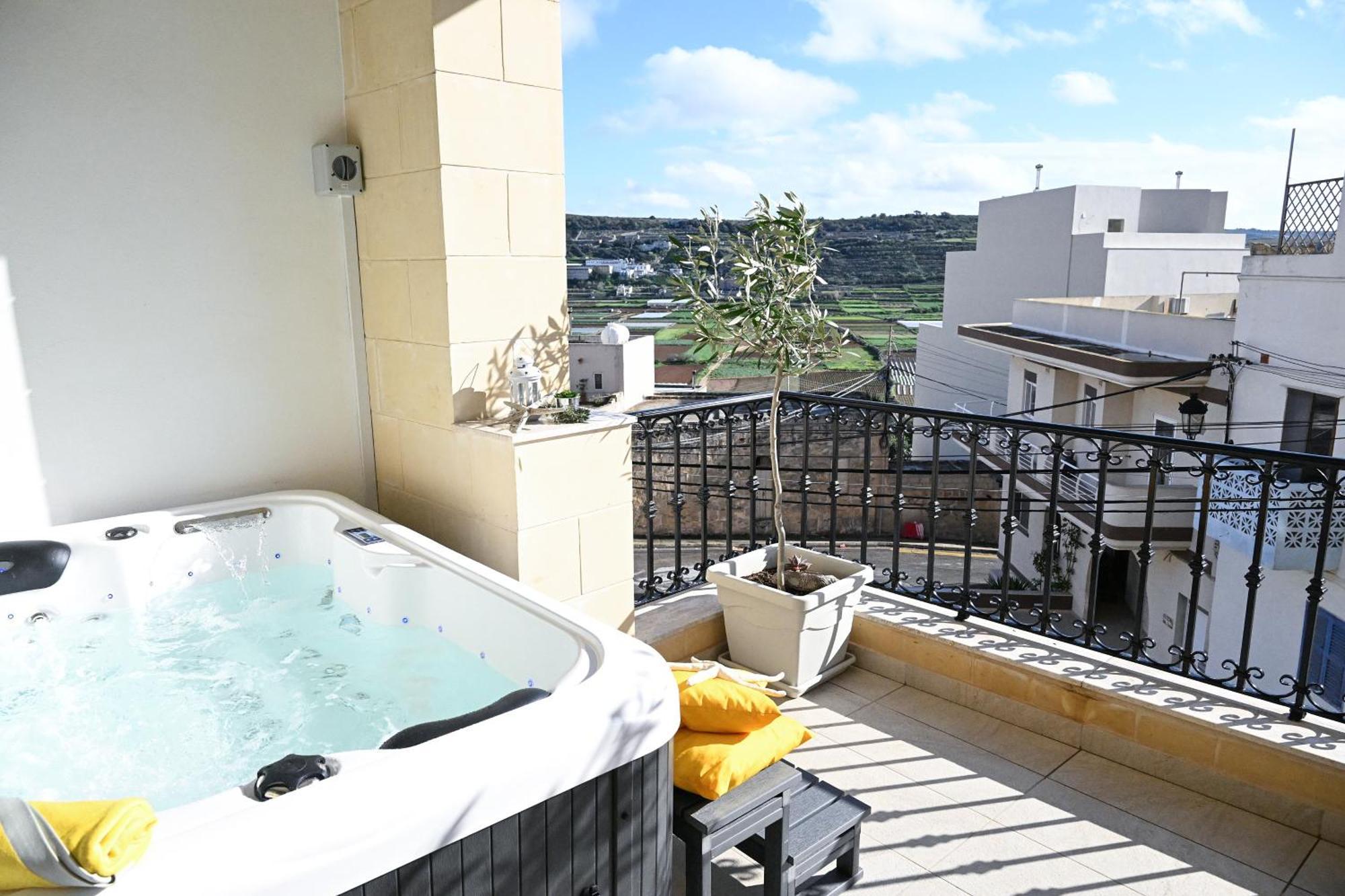 Fl 1 Ta'Lonza Luxury With Hot Tub By Homely Mellieħa Екстериор снимка